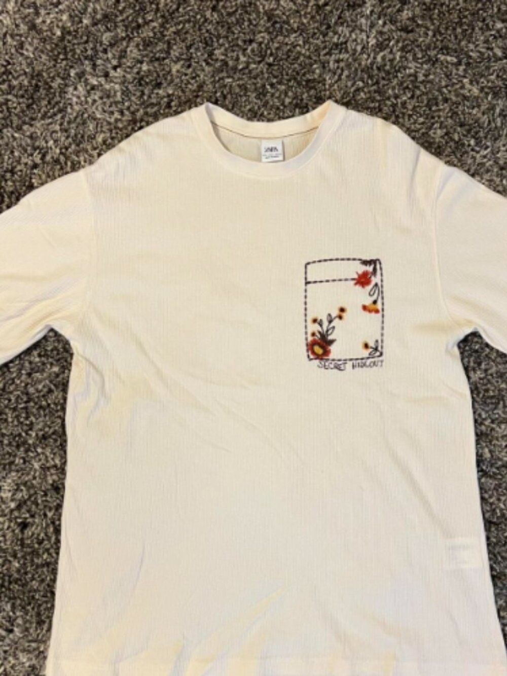 Zara Women's White & Cream T-shirt – Size L 🤍🧴